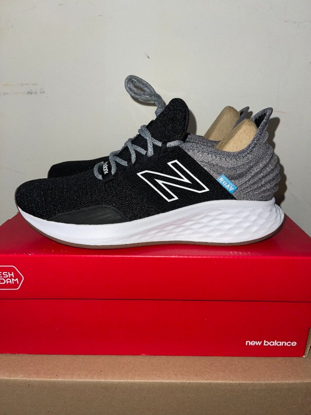 NEW WOMEN'S NEW BALANCE FRESH FOAM ROAV (WROAVTK) BLACK LIGHT ALUMINUM SIZE 7, 8
